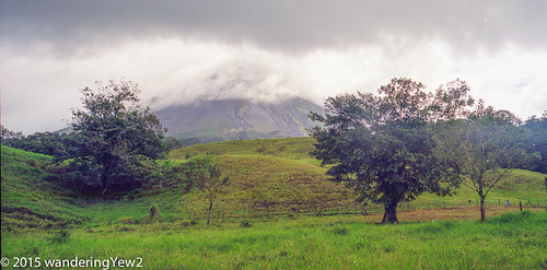 cloud 120 mamiya film fog mediumformat geotagged nationalpark costarica filmscan mamiya7ii wildernesstraveltour volcanarenalnationalpark geo:lat=10493062899103196 geo:lon=8471483588218689