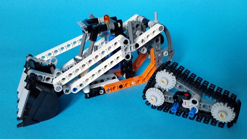 LEGO 42032 Compact Tracked Loader review | Brickset