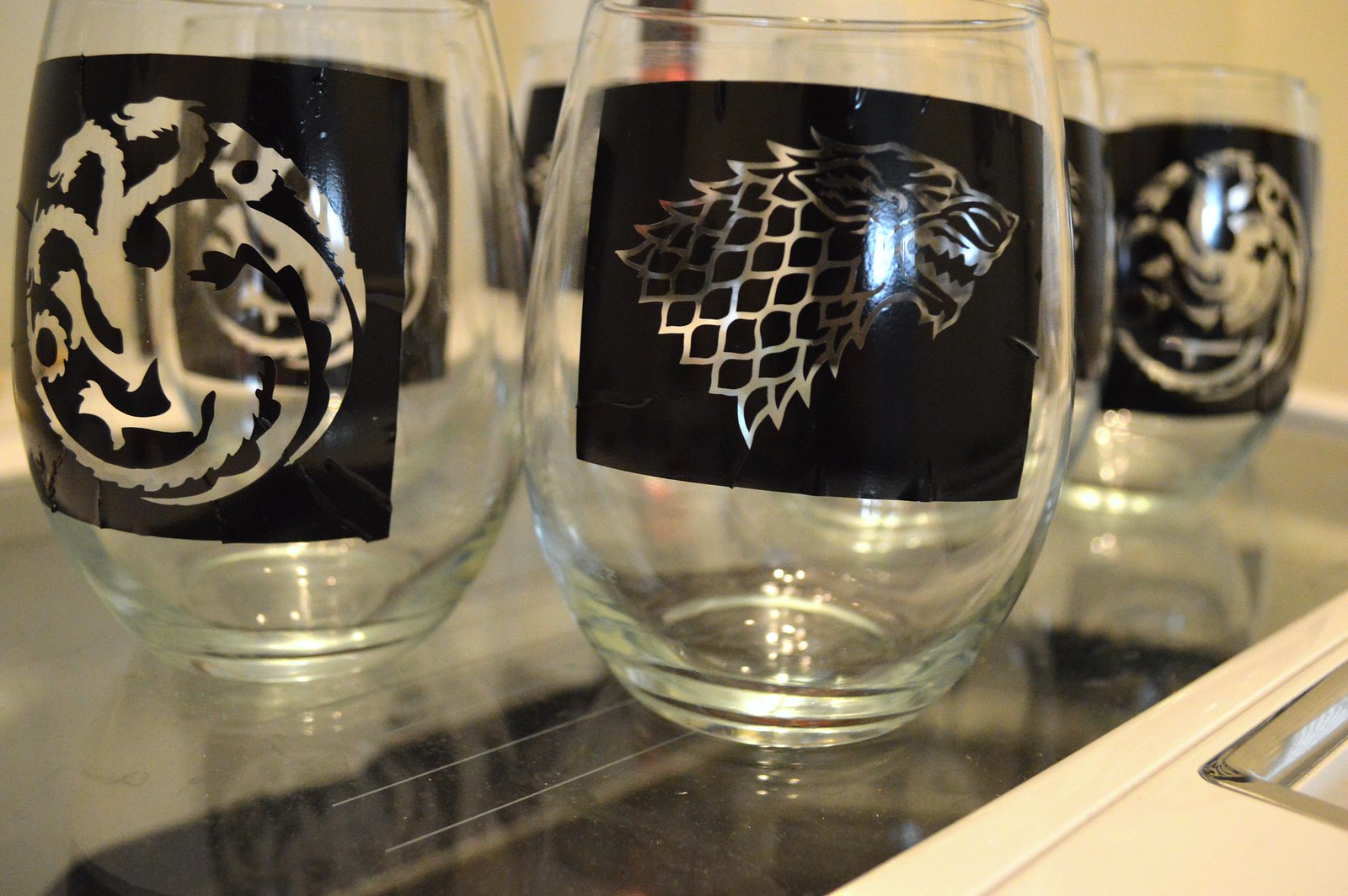 Homemade Game of Thrones House Sigil Pint & Wine Glasses | NobleHostess.com