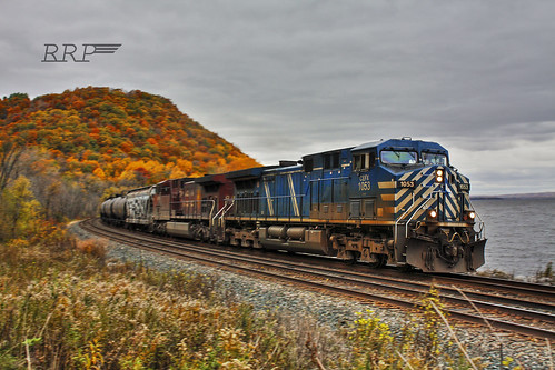 fall colors train river mississippi tank ge cprail cefx ac4400