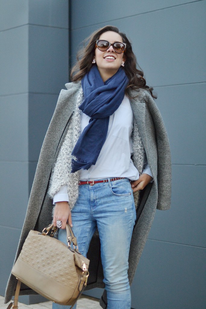 Cómo combinar una de las tendencias del año: abrigo largo gris