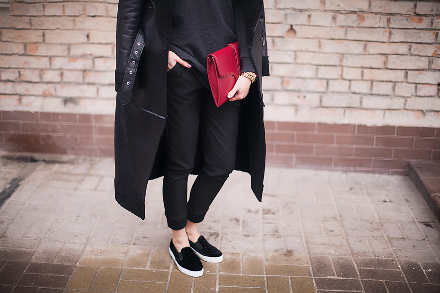 total-black-winter-outfit