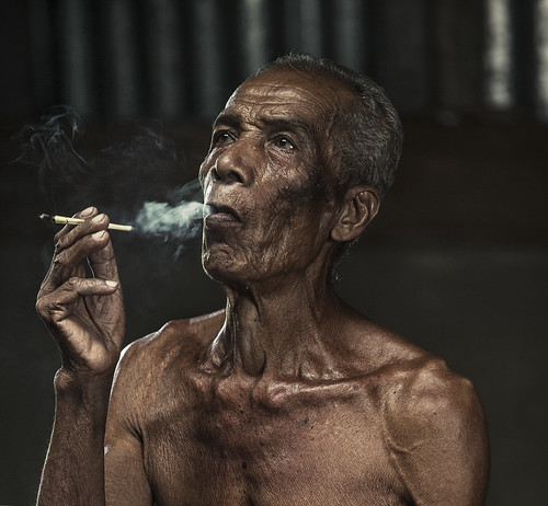 face canon oldman smoking malaysia smoker humaninterest kelantan f28l hyperportrait canon1dx