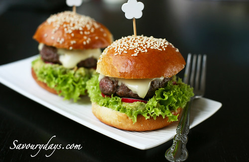 3 cách làm hamburger bò kiểu Mỹ ngon như ngoài hàng