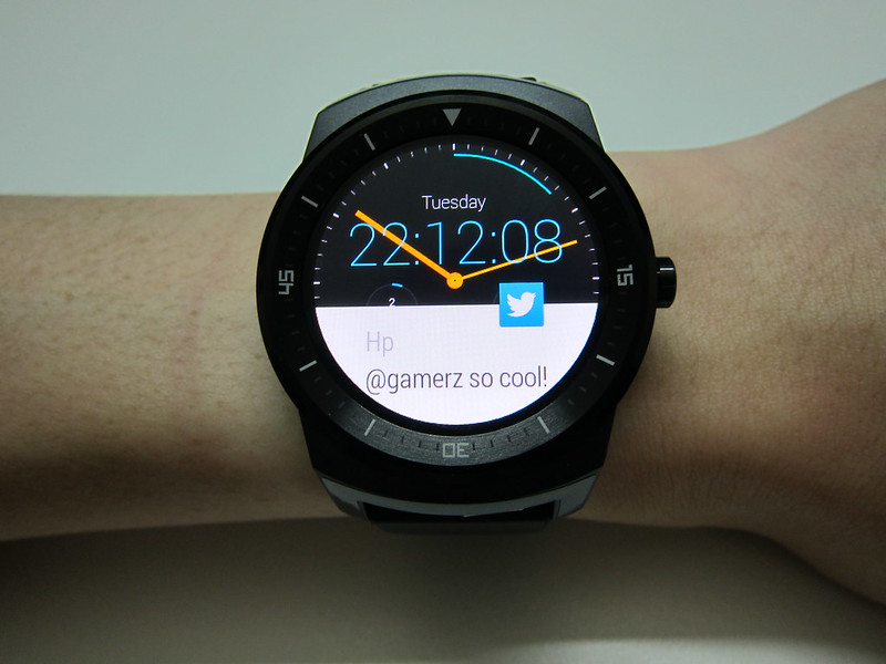 LG G Watch R - On Wrist With Notification