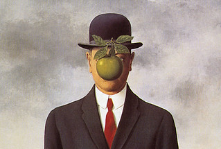 23-magritte-uomo-con-mela-100x70-70x50_jpg
