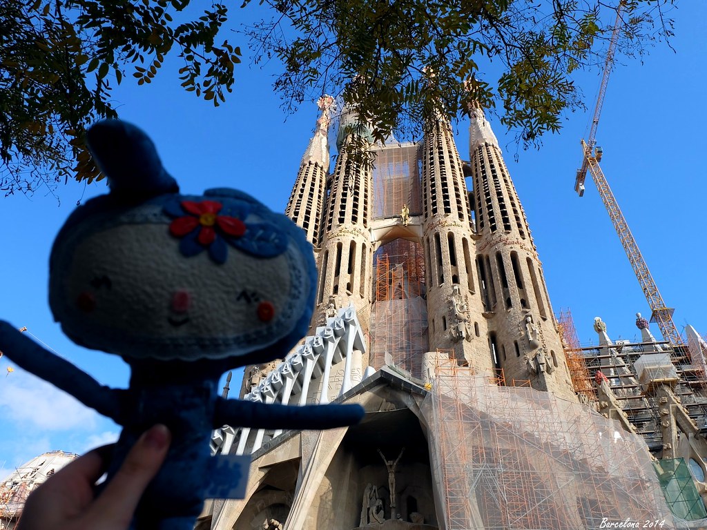 Barcelona day_2, Renny and Passion Façade of Basílica i Temple Expiatori de la Sagrada Família