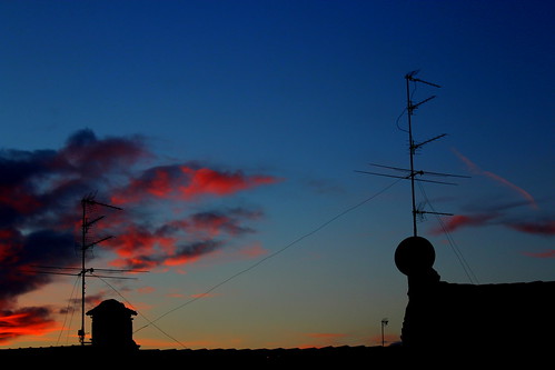 blue roof red sky orange home clouds sunrise fire tetto satellite flames case flame redsky antenne fiamme sloud redclouds