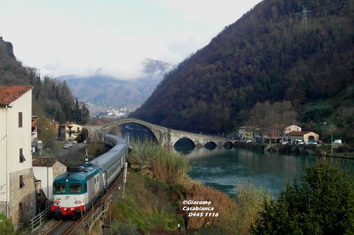 diesel valle ponte toscana borgo treno garfagnana fs diavolo trenitalia ferrovia regionale locomotiva serchio d445 mozzano