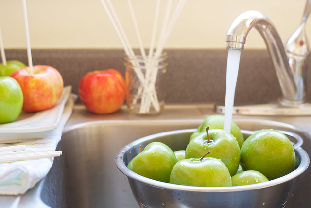 washing apples with water in a sink