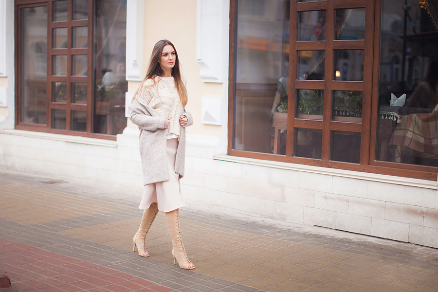 over-theknee-boots-coat-skirt-outfit-fashion-blogger