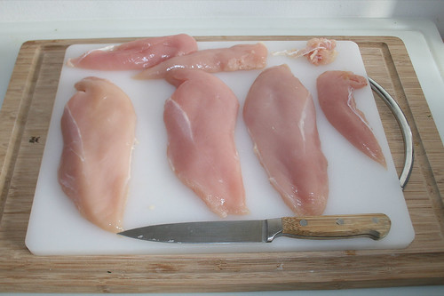 22 - Hähnchenbrustfilets putzen & zerteilen / Clean & cut chicken breasts