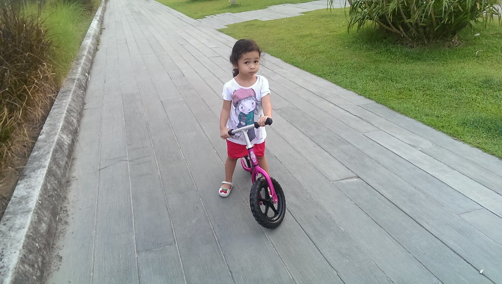 Cruzee balancing bike for toddlers