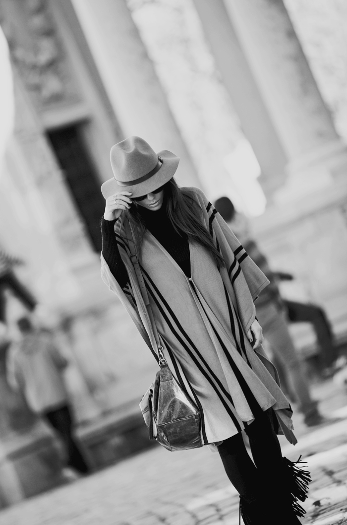 street style barbara crespo how sty boots retiro poncho outfit fashion blogger hake bag blog de moda