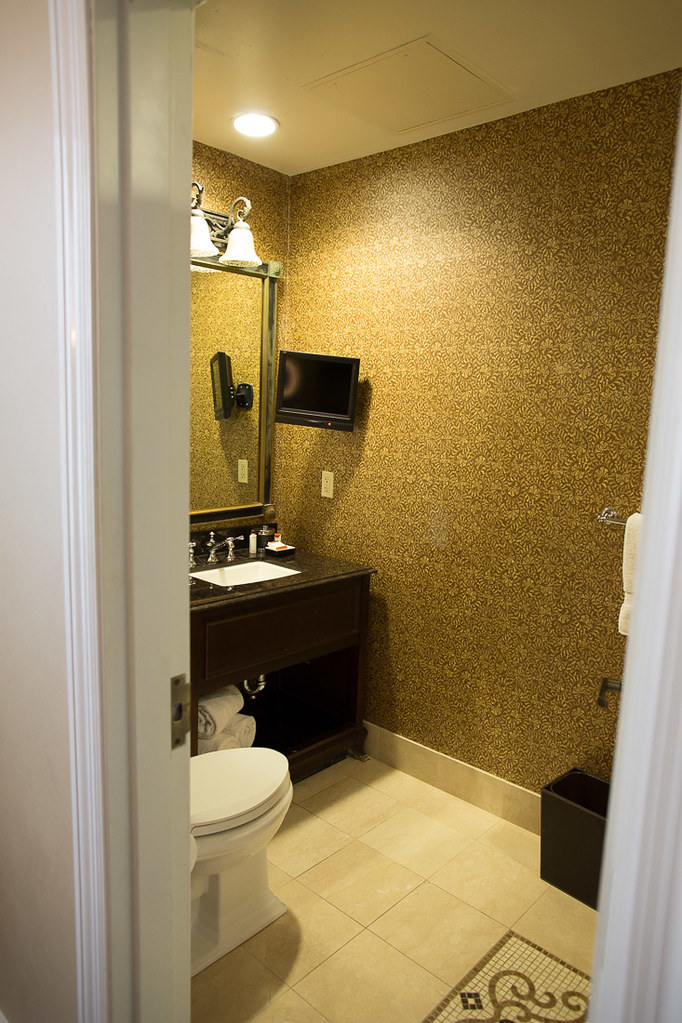 Bathroom | Roosevelt Waldorf Astoria
