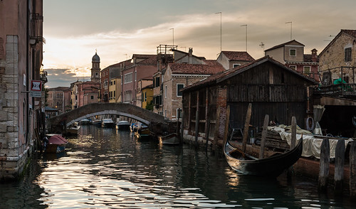 travel venice sunset italy walks italia canals gondola venezia greatphotographers squerodisantrovaso squeri passeggiati