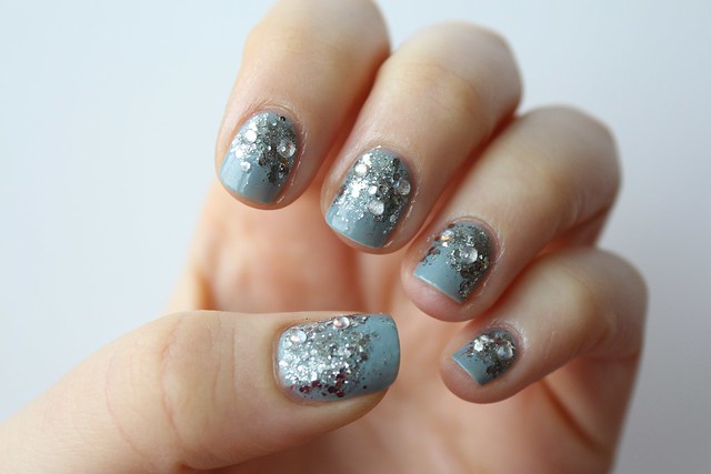Gray & Glitter | Nails | #LivingAfterMidnite