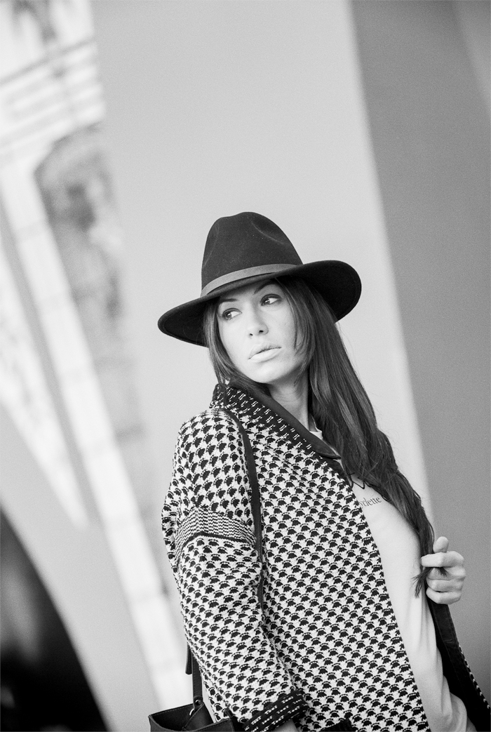 street style barbara crespo hake outfit hat el retiro fashion blogger blog de moda