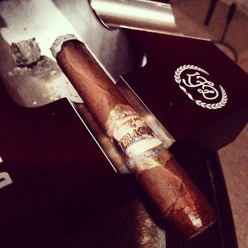 #nowsmoking #senorial #corona #cigar #cigarlife #cigarsnob #cigarporn #cigaraficionado #botl