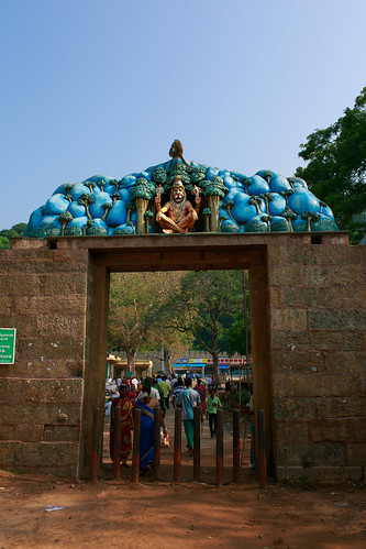 temple monkey gate hanuman azhagarkovil 泰米尔纳德邦 thirumaliruncholai azhakartemple 马杜赖