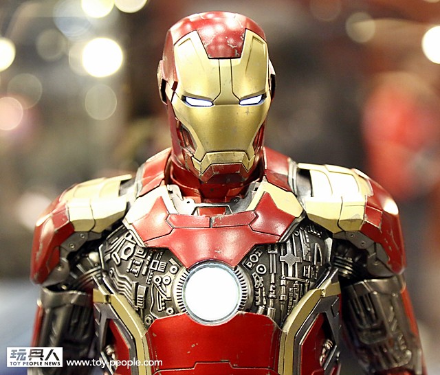 [Hot Toys] Avengers: Age of Ultron - Iron-Man mark 43 1/4 Scale - Página 2 15866833380_14a1432d2a_b
