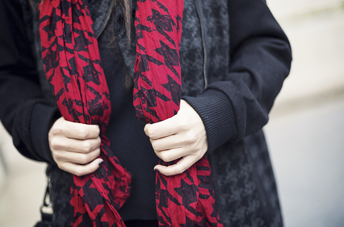 street style barbara crespo houndstooth pattern c&a coat it shoes black and red outfit blog de moda fashion blogger