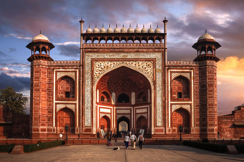 morning decorations red india building geometric architecture sunrise canon buildings dawn sandstone arch outdoor tomb border engineering tajmahal agra arches structure symmetry architectural gateway designs symmetrical walls marble calligraphy shape archways complex hdr sanctuary built ceilings monumental sides artie elaborate mughal mausoleums uttarpradesh reminiscent vaultedceilings crenellated outlying 24105mm darwaza greatgate pishtaq 5dmarkii 5dm2 darwazairauza