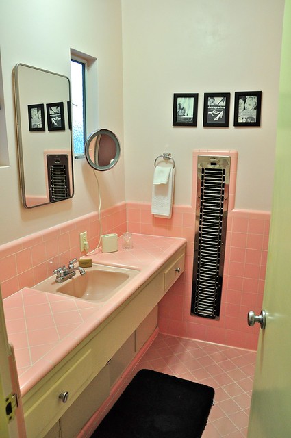 Orbit In - Pink Bathroom