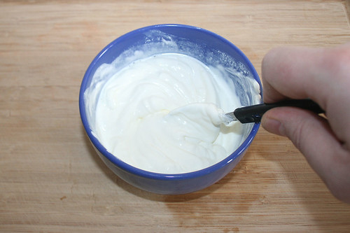 20 - Schmand cremig rühren / Stir until creamy
