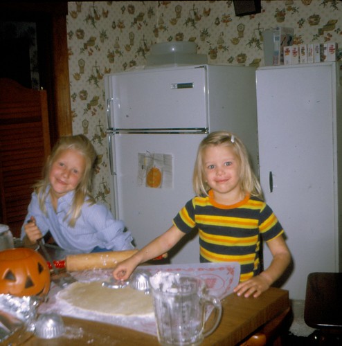 1970 - L&K making pumpkin cookies 2