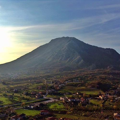 panorama sunlight mountain nature landscape landscapes pano bluesky natura hills belvedere viewpoint paesaggi montagna paesaggio clearsky colline benevento naturephotography montesarchio taburno photowalking sannio lucedelsole snapseed latergram uploaded:by=flickstagram instagram:photo=688489876229133842247096476 instagram:venuename=castelloetorredimontesarchio instagram:venue=87385546 sunlighthalo