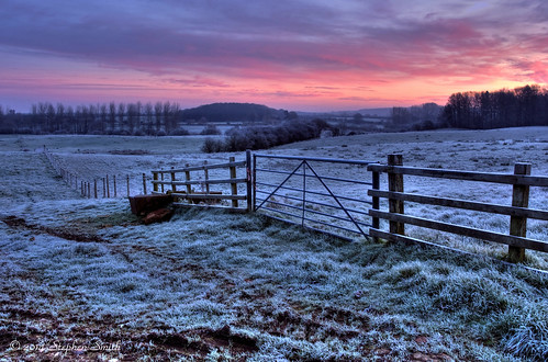 uk november blue trees winter red england colour nature fence landscape dawn countryside frozen northampton scenery gate frost earlymorning frosty fields hedgerow 2014 watertrough grangeroad geddington