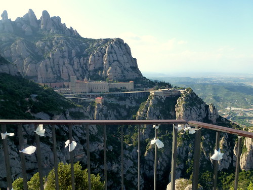 españa mountain montagne trek montserrat ribbon catalunya creu wish espagne pilgrimage cataluña node croix ruban noeud randonnée pélerinage voeu creudesantmiquel