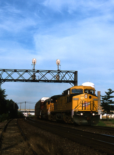 up illinois trains unionpacific railroads rochelle cnw chicagonorthwestern gec449w