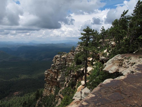 arizona cliff southwest nature beauty weather forest outdoors view rocky adventure edge vista rim exploration discovery precipice mogollonrim therim rimshot highcountry escarpment edgy stormyskies coloradoplateau cliffedge azmonsoon outinthewild apachesitgreavesnationalforest zoniedude1 asnf earthnaturelife canonpowershotg12 sitgreavesnf 7800ftelevation 1000ftvertical pspx8 rimexpedition2015 rimedgevista