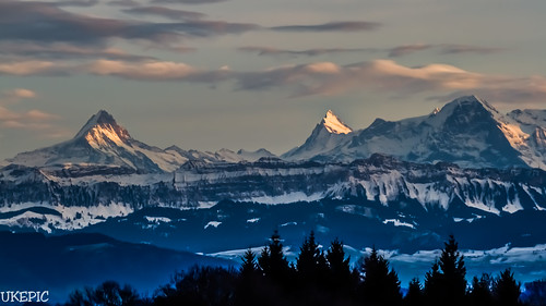 trees sunset shadow cloud sun mountain mountains tree nature clouds schweiz switzerland mood shadows sonnenuntergang cloudy swiss hill natur wolke wolken bern sonne schatten hdr cloudporn stimmung sonnenschein hügel gurten tonemapping berncity ukelens