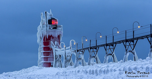 morning blue red usa lighthouse snow cold ice lights pier early unitedstates michigan january windy lakemichigan breezy icey southhaven westmichigan 2015 southwestmichigan kevinpovenz