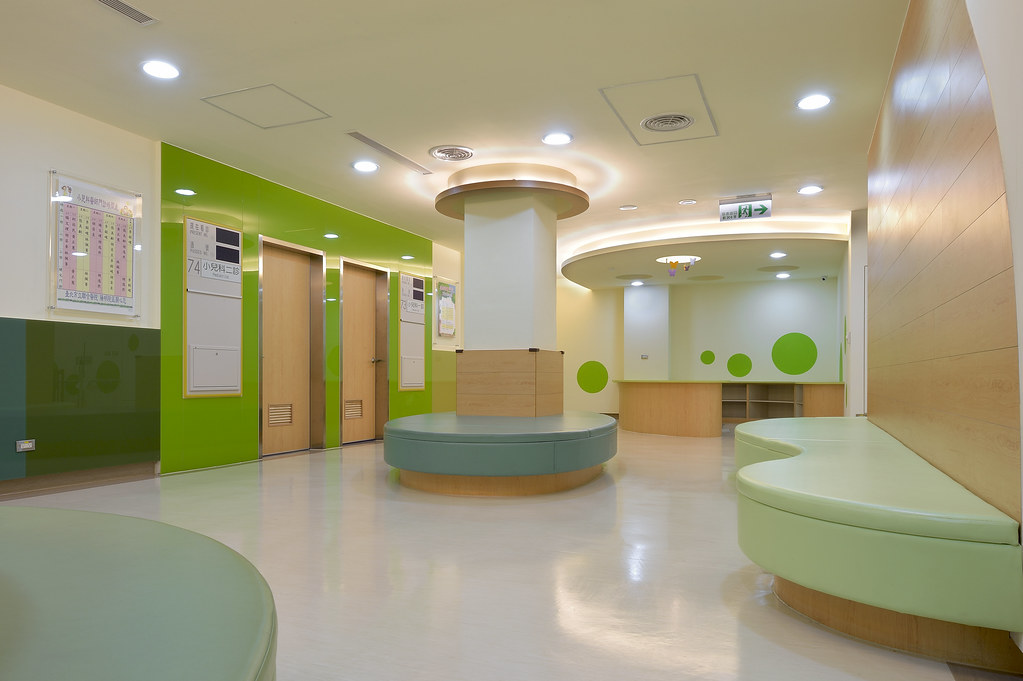 兒科候診椅與服務櫃檯 臺北市立聯合醫院陽明院區室內設計