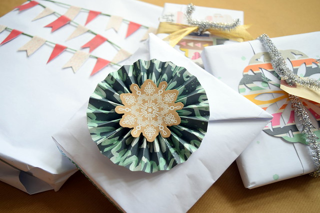 3 packaging ideas for festive Christmas gifts without using Christmas paper 