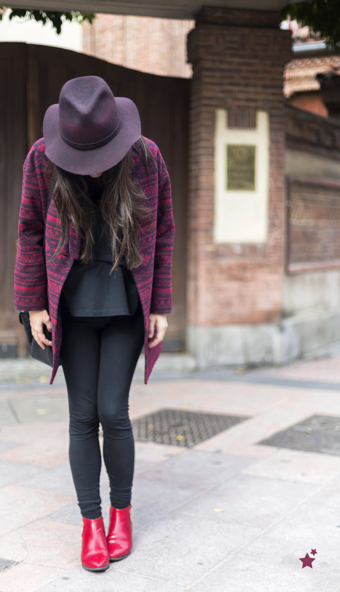 street style barbara crespo ethnic red coat hake red boots zara hat fashion blogger outfit blog de moda
