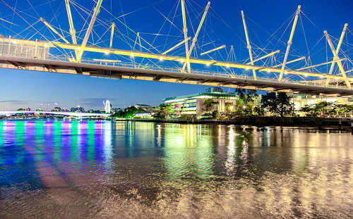 brisbanecbd kurilpabridge statelibraryqueensland cityscape view photo metro urban lights reflections dawn sunrise brisbaneriver brisbanecity southbank water bridge architecture waterfront waterscape skyline