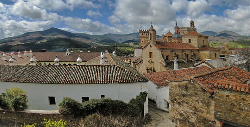 panorama landscape spain village pueblo iglesia paisaje panoramica guadalupe catolica monasterio parador extremadura caceres basajauntxo