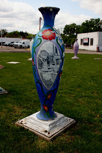 ohio painting midwest potter vase pottery worker oddities zanesville oddity giantvase vasehenge