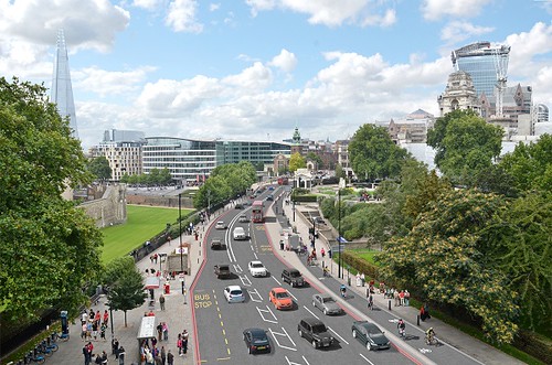 完工後的Tower Hill示意圖：有實體區隔的雙向自行車道