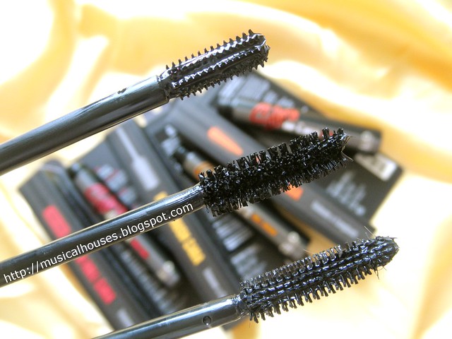 Clio Salon de Mascara Hair Roll Brush Finger Cara Comparison