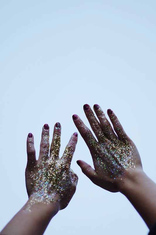 Glitter Hands on juliettelaura.blogspot.com