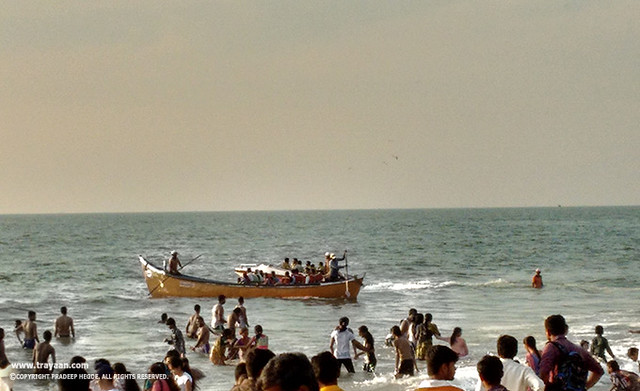 Weekend crowd, boat rides in Panambur Beach, Mangalore, Mangaluru, Dakshina Kannada, Karnataka, India