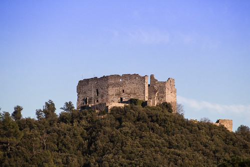 château gard middleage languedocroussillon médieval moyenage monumenthistorique montalet meyrannes molièrescèze