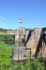 River Lot - Barrage de Fumel - incorporating the  remains of the écluse - Photo of Bourlens