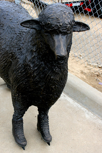 ohio sculpture art metal bronze midwest sheep iceskating kitsch zanesville skates ohiosculpture iceskatingsheep ohiosculptor